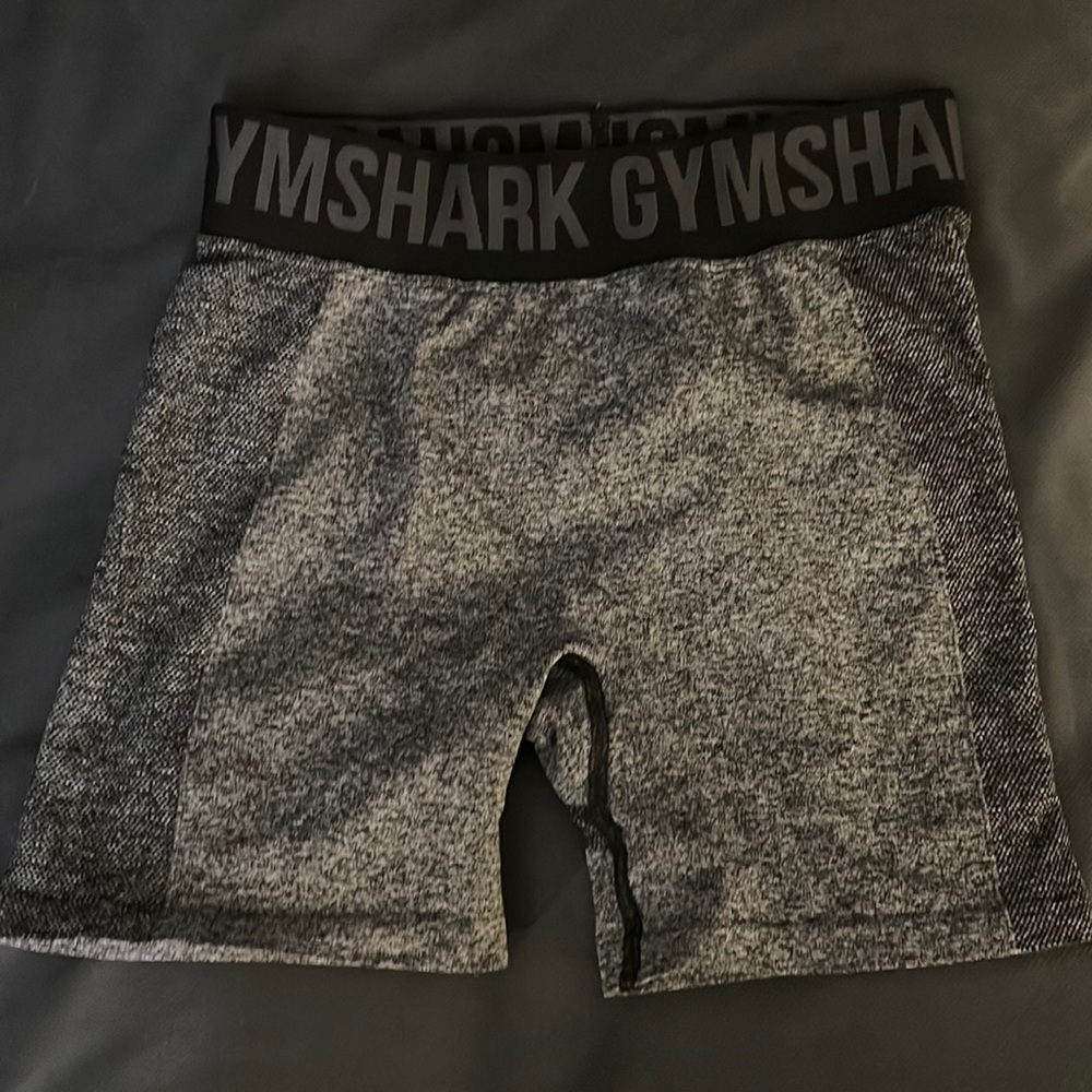 Gymshark OG flex shorts - Mid rise size medium black/grey